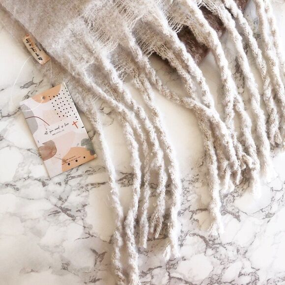 NWT AYNIL Large Ombre Cozy Fringe Blanket Scarf in Beige Brown Cream Ivory - Picture 7 of 8
